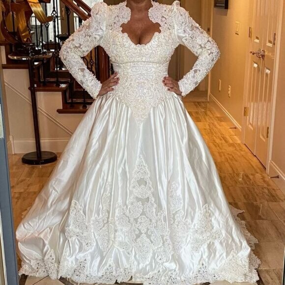 Vintage Triple Cathedral Wedding Dress - Picture 2 of 16